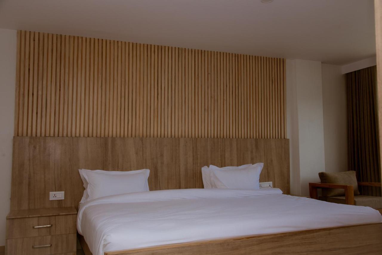 Stay Inn Hotel And Apartment 포카라 외부 사진