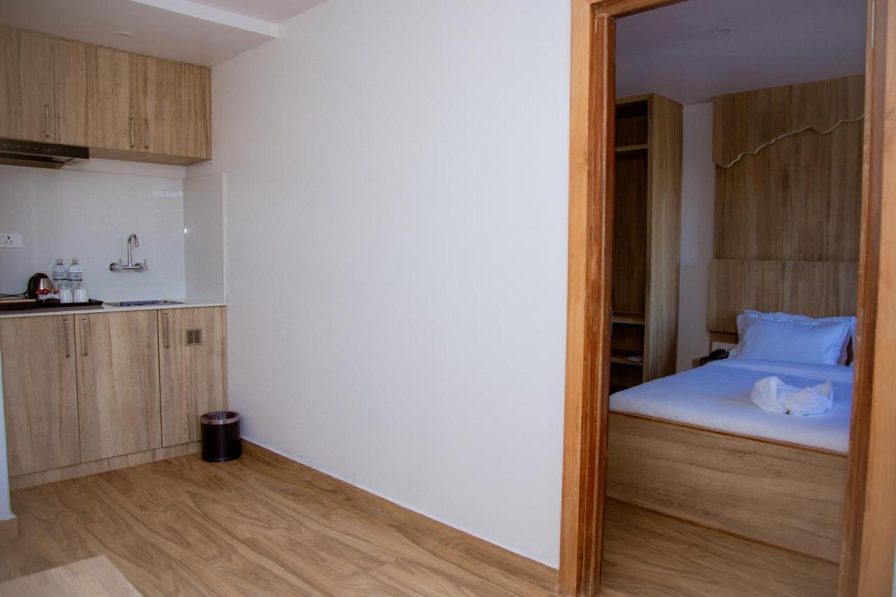 Stay Inn Hotel And Apartment 포카라 외부 사진